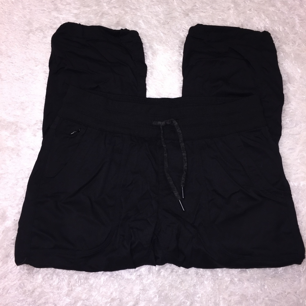 ❌SOLD❌ The North Face Black Capris